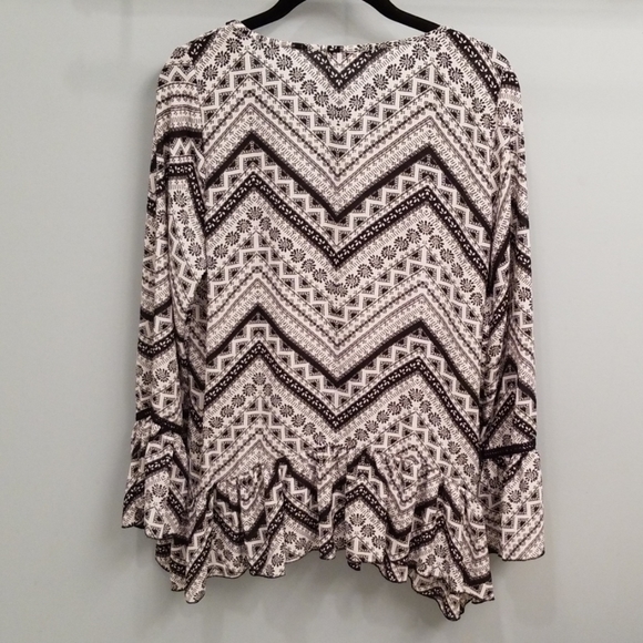 About A Girl Black and White Long Sleeve Top in L - Picture 8 of 8